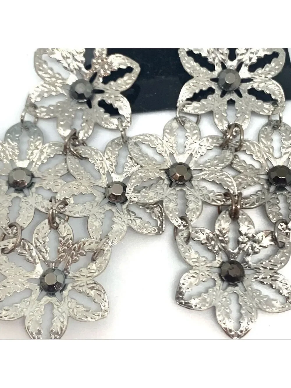 𝅺NEW-SILVER Flowers Rhinestones Chandelier Earrings